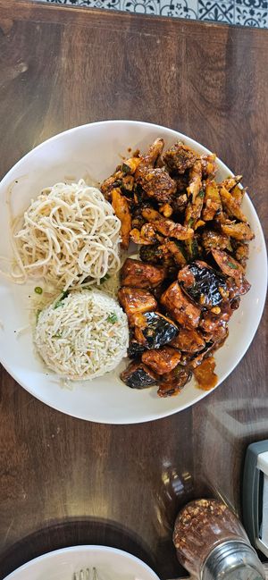 Combo de comida chinesa vegana at The Tattoo Cafe and Lounge in Jaipur