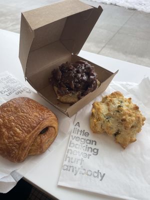 Fresh baked goods (Pain au chocolat, pecan cinnamon roll and savoury scone) #Veganuary at To Live For in Vancouver