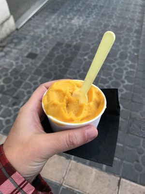 Mango ice cream  at Hi Cream in Tarragona