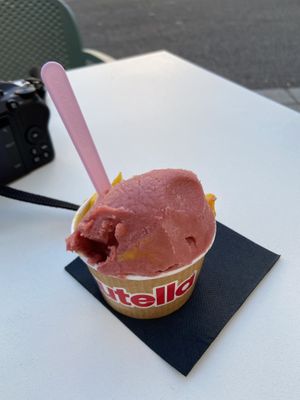 Strawberry & mango 🥭🍓  at Hi Cream in Tarragona