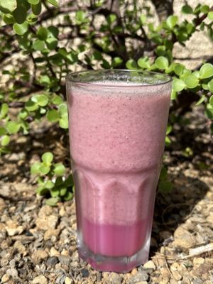 Smoothie mit Drachenfrucht und Banane  at Toc Toc in Tenerife