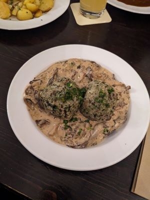  at Klinglwirt in Munich