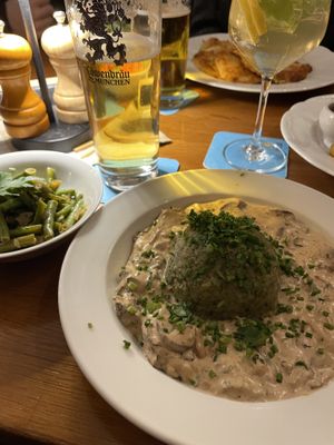   at Klinglwirt in Munich