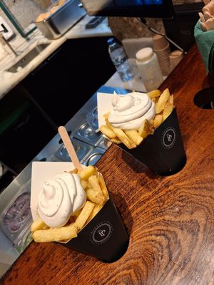 Medium fries with vegan truffle mayo at Potato Project in Lisbon