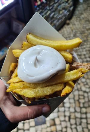 Fries with vegan truffel mayo at Potato Project in Lisbon