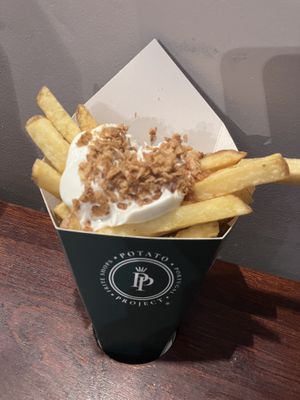 Chips with vegan truffle sauce and crispy onion   at Potato Project in Lisbon