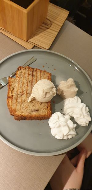 Banana bread with ice cream at Katzentempel - Hannover in Hannover