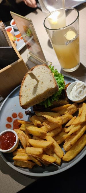 Plant pulled pork, can't see it really on the picture. at Katzentempel - Hannover in Hannover