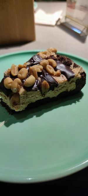 Snickers Cake. My favourite at Katzentempel - Hannover in Hannover