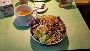 RainbowBowl mit Tee at Katzentempel - Hannover in Hannover