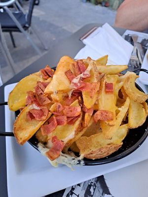 Bacon cheese fries at Rokola in Graus