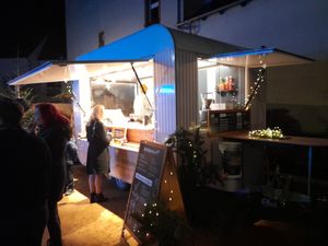 Foodtrailer at the Christmas market in Kandel at Bumblebee Cafe in Kandel