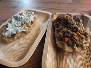 Tagesangebote mit Kräuterquark und Linsencurry at Bumblebee Cafe in Kandel