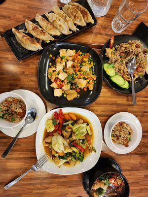 Immensely disappointed for the following reasons: 
1. Everything came with subpar chicken, and this is not listed in the menu. Even the soup contains chicken 
2. See from the pic at Kuan Yin Tea House in Southport