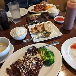 We got so many things.... All amazing at Veggie House in Las Vegas