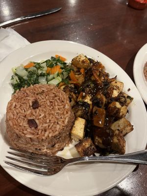 Jerk tofu with rice and peas and greens. The menu doesn’t have the vegan symbol next to the rice and peas, but when asked, the restaurant confirmed that it was vegan. #Veganuary at The Pelican Grill in Montego Bay