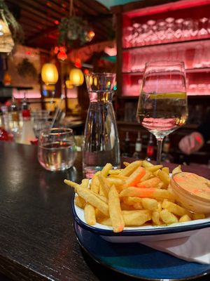 Fries+ chili mayo at Let‘s be Frank in Vienna