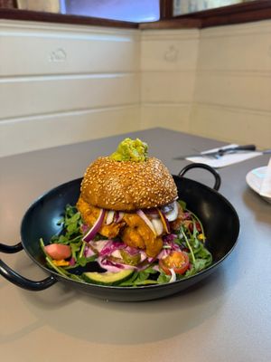 Vegan pulled jackfruit burger at Let‘s be Frank in Vienna