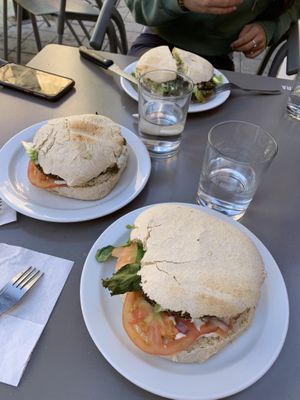 Burger espinacas  at La Vegatería in Salamanca