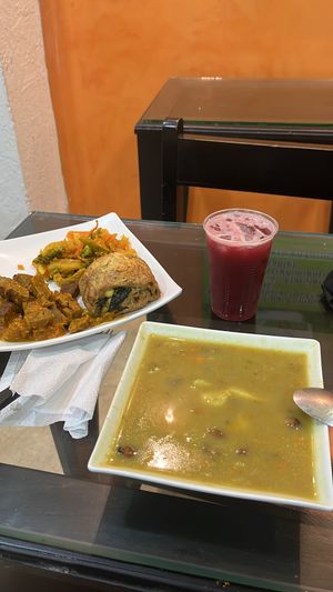 Full lunch with soup, plate and drink  at Vital in Santa Marta