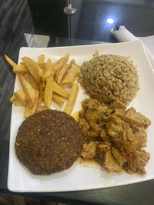 Arroz integral + gluten (seitán en salsa) + croqueta + papas  at Vital in Santa Marta