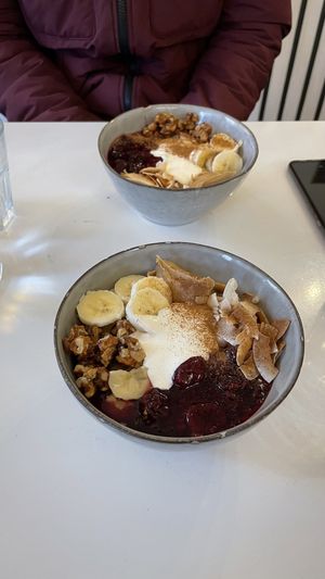 Porridge!! The cinnamon buns are also really nice 😋  at Foodstory in Edinburgh