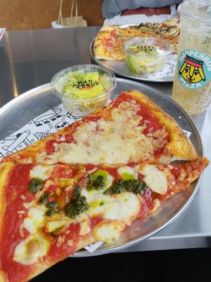 A combo at Mad Perros Pizza in Nasushiobara