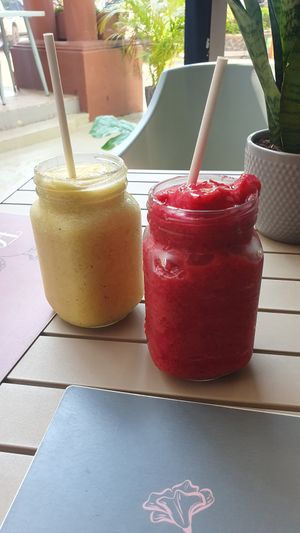 Smoothies at Flora Vegan Cafe in Tamarindo