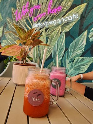 Strawberry lemonade and dragon fruit smoothie at Flora Vegan Cafe in Tamarindo