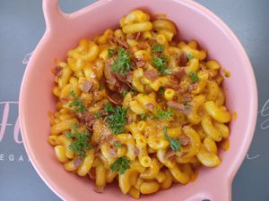 Mac & cheese at Flora Vegan Cafe in Tamarindo