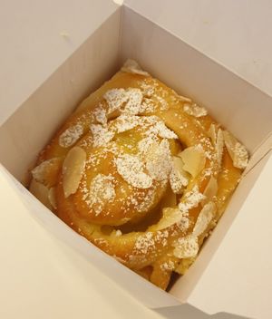 Bienenstich roll at Cinnamood in Dusseldorf