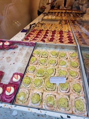 Counter at Cinnamood in Dusseldorf