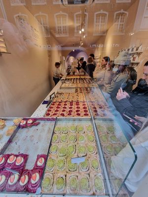 Counter at Cinnamood in Dusseldorf