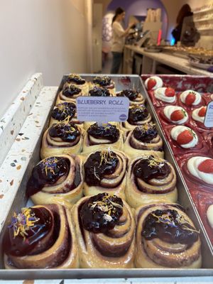 vegan blueberry roll  at Cinnamood in Dusseldorf