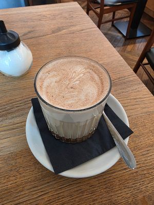 Chai Latte mit Hafermilch at Gottlieb Café & Bar in Stuttgart
