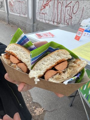 Wurstel e crauti  at Burghetta Il Burgher in Bicicletta in Milan