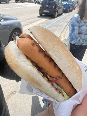 Hot dpg  at Burghetta Il Burgher in Bicicletta in Milan