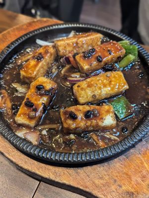 Sizzling fried tofu in black bean sauce at Tofu Vegan - Spitalfields in East London