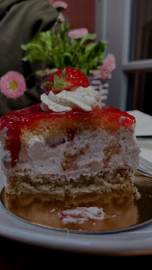 Erdbeer Mini Cake   at Café Allerlei in Trier