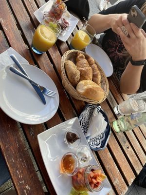 Süßes Frühstück mit O-Saft und Obstsalat für 12,90€  at Café Allerlei in Trier