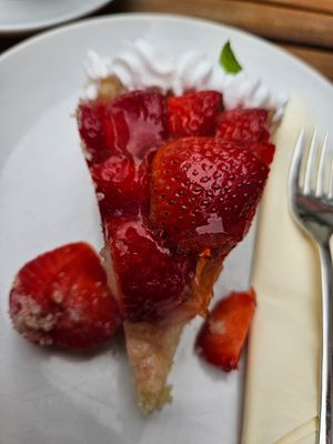 Erdbeerkuchen at Café Allerlei in Trier