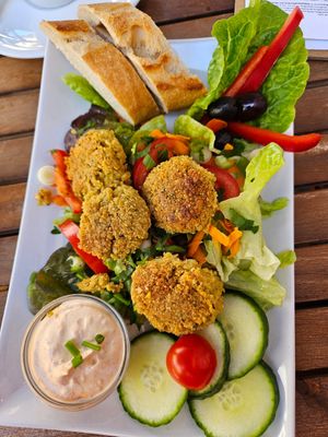 Falafel mit Salat at Café Allerlei in Trier