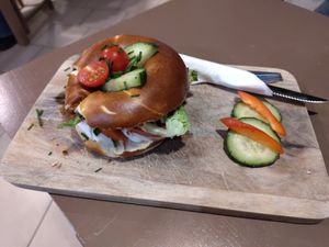 Laugenbagle mit Schnittlauchcreme und Tomate at Café Allerlei in Trier