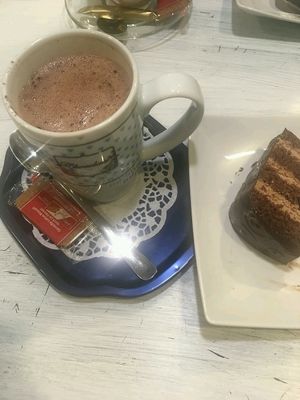 Vegan chocolate Torte and hot cocoa at Café Allerlei in Trier