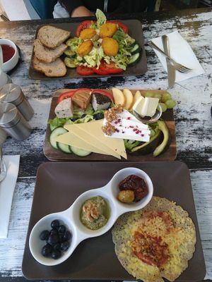 Vegane Käseplatte at Café Allerlei in Trier