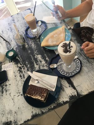 Vegane Donauwelle und Crepe 😋😋😋 at Café Allerlei in Trier