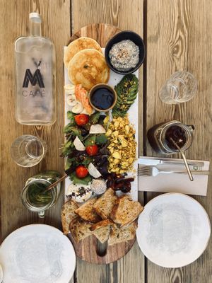 Super delicious vegan breakfast plate to share with  at M Cafe in Carcavelos
