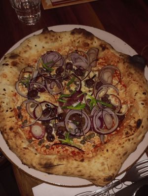 Sunny puttanesca at Vegitalian Pizza Bar in Utrecht