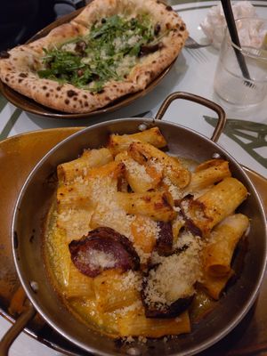 Truffel pizette and pumpkin baked pasta at Vegitalian Pizza Bar in Utrecht