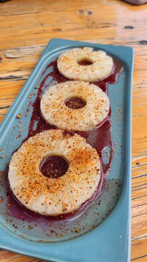 Ananasscheiben mit Tajin und Himbeersauce at Bocciabahn Tübingen - Juegos de Bochas in Tubingen